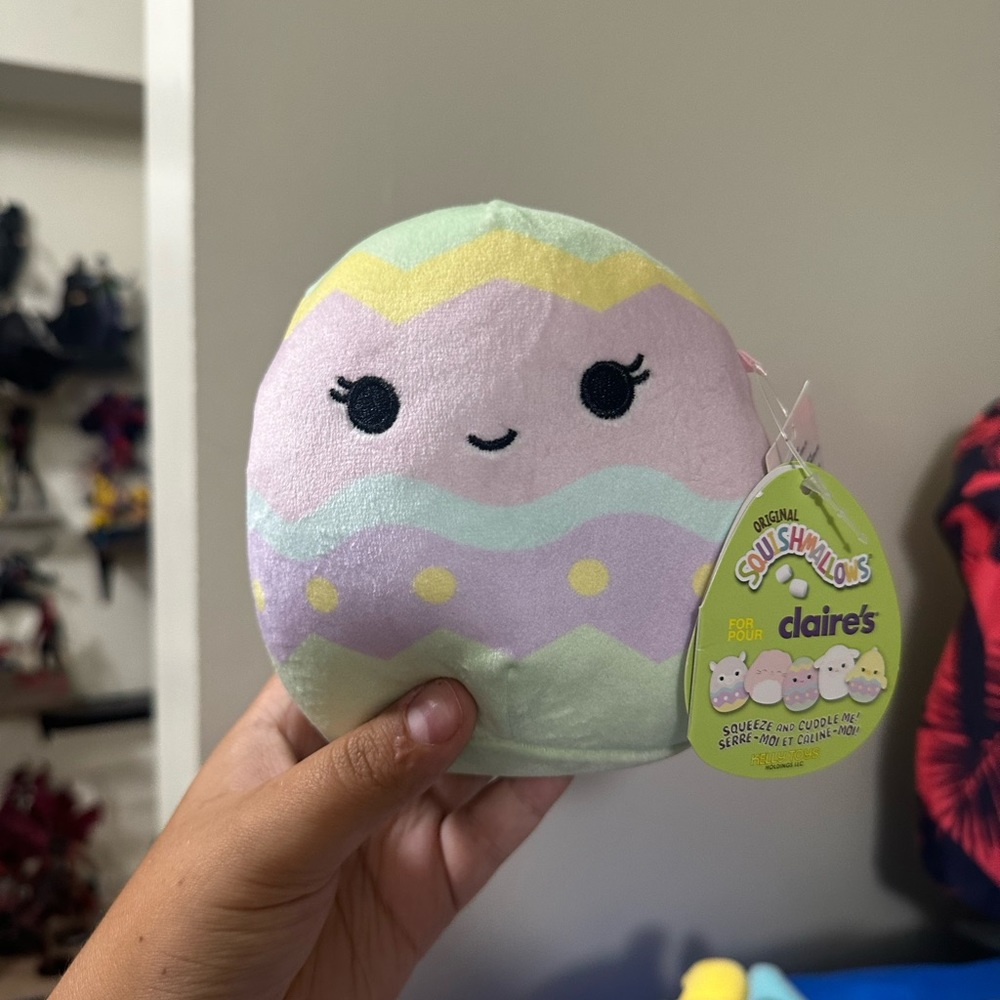 5" NWT Claire's exclusive Edie Easter egg squishmallow